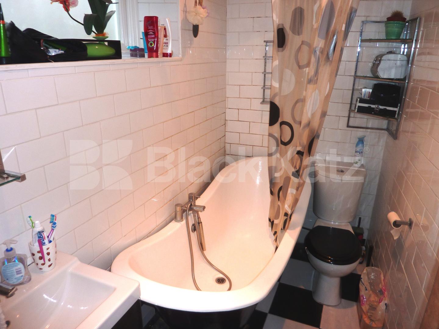 			GARDEN FLAT!, 1 Bedroom, 1 bath, 1 reception Flat			 Kingsdown Road, ARCHWAY